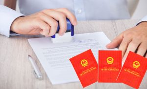 cầm sổ hồng